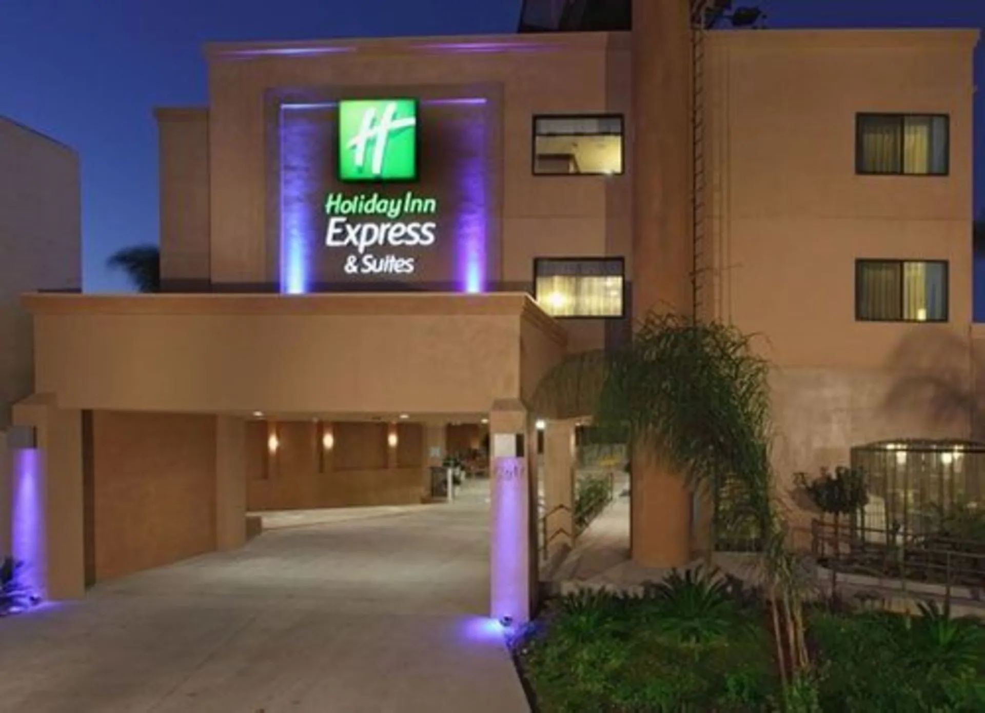 Holiday Inn Express & Suites Woodland Hills