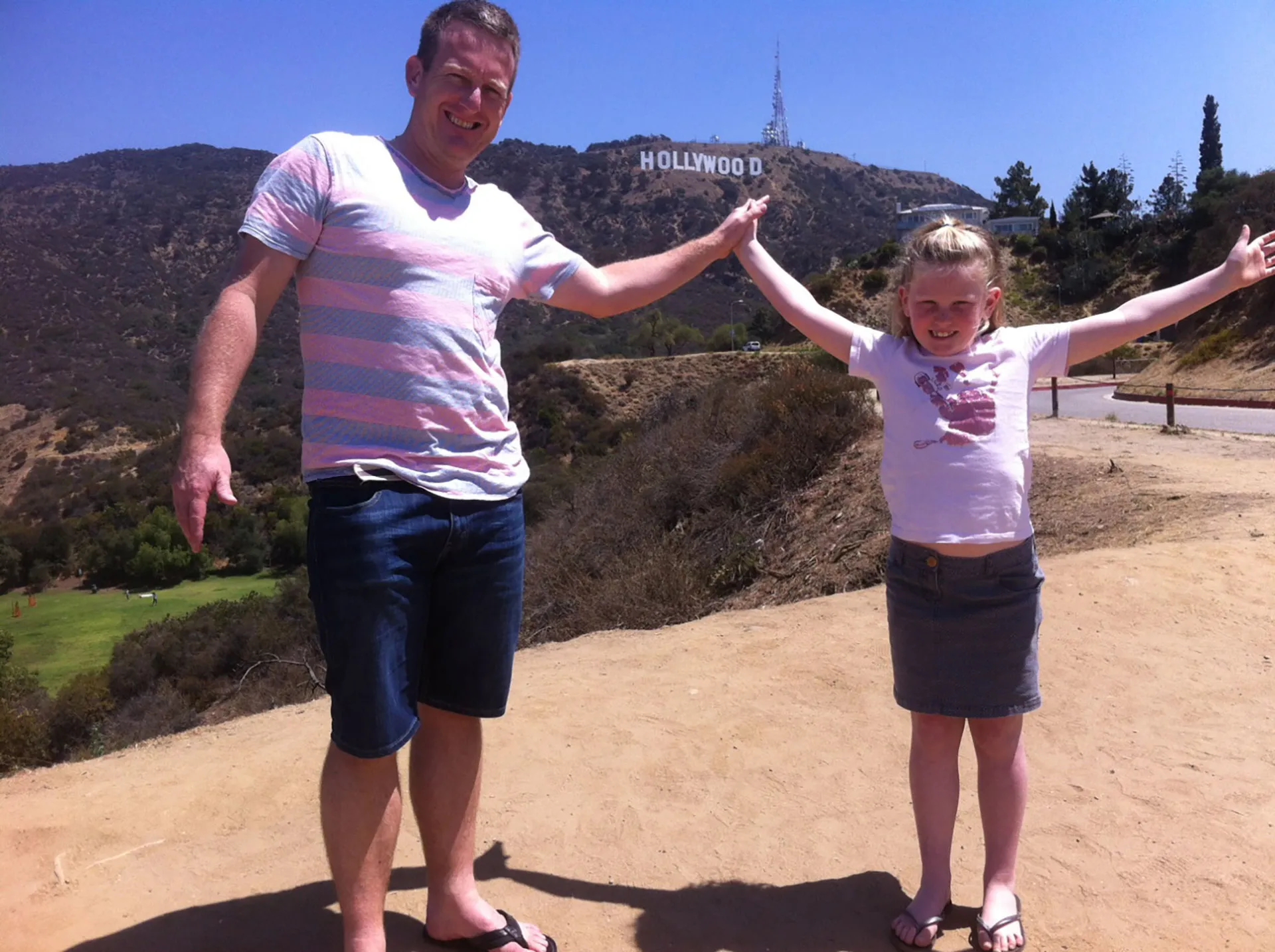 Dad-and-Daughter-Hollywood-Sign-LATCB