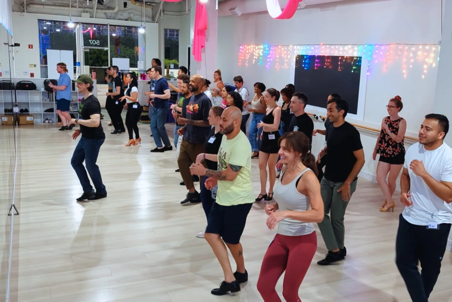 Salsa Class in Los Angeles - dance students
