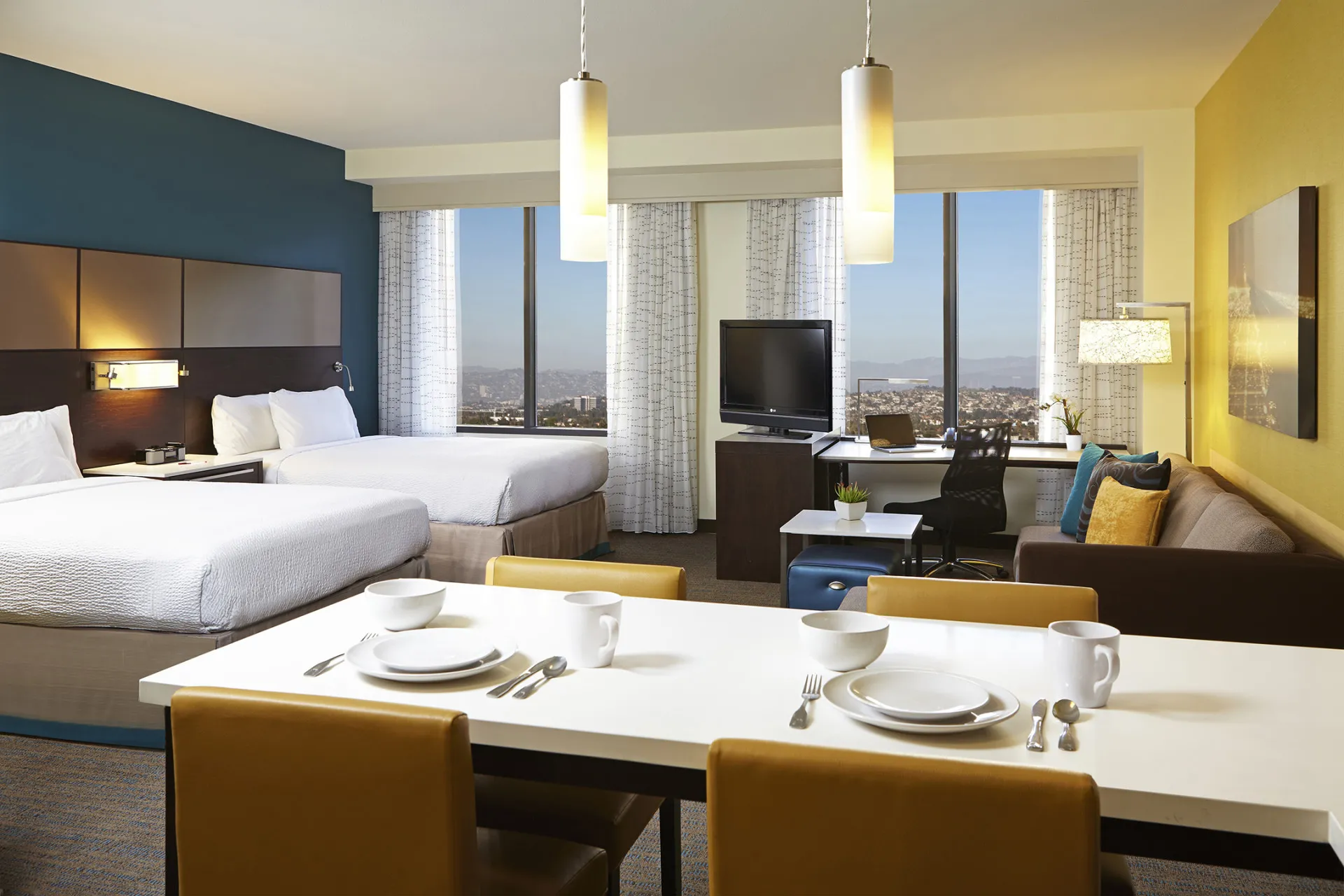 2-LAXAX---Standard-2-Queen-Suite