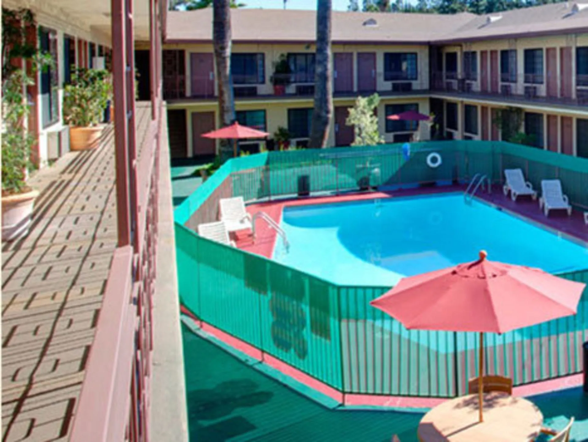 Studio City Court Yard Hotel