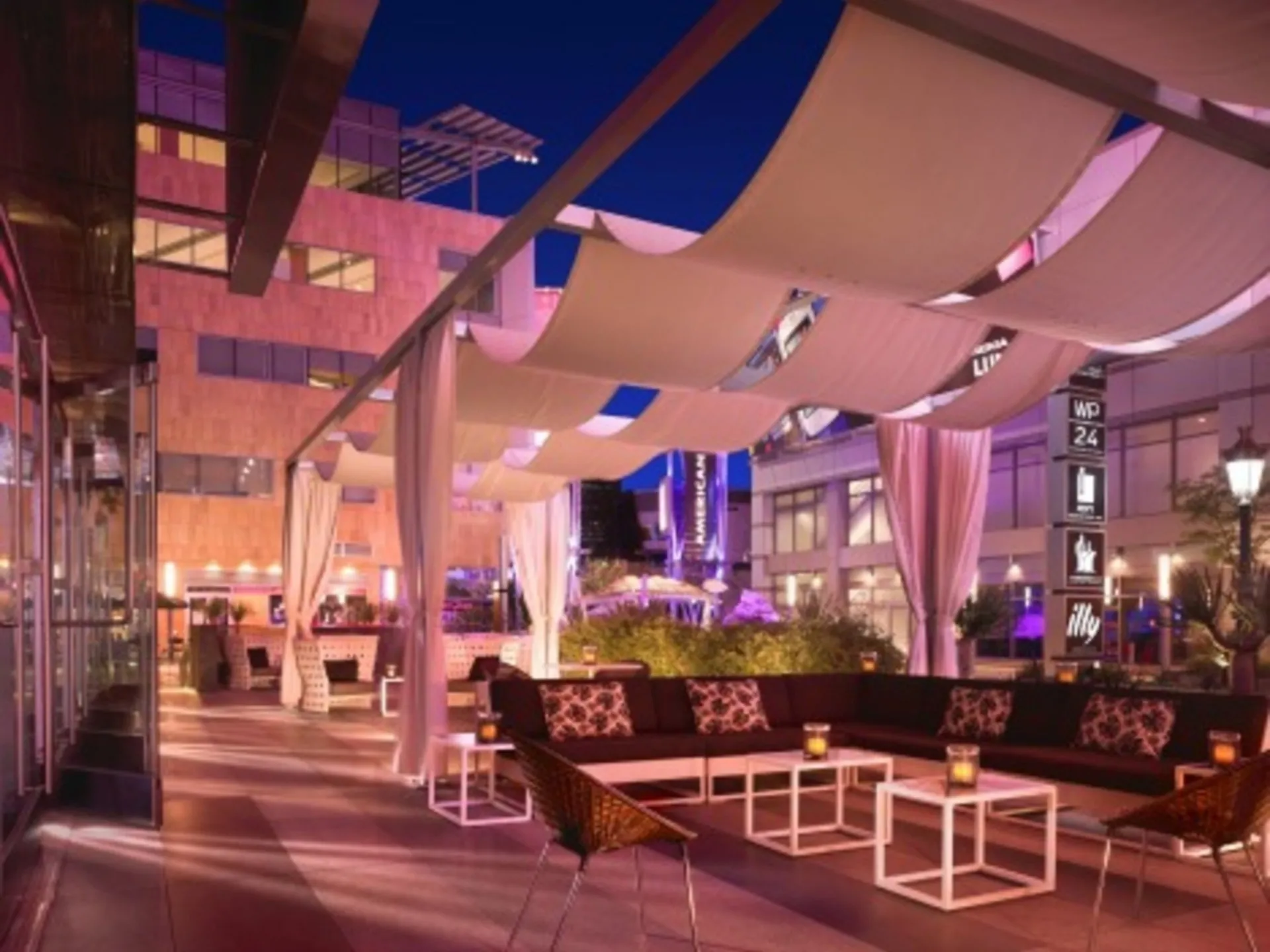 The Mixing Room outside