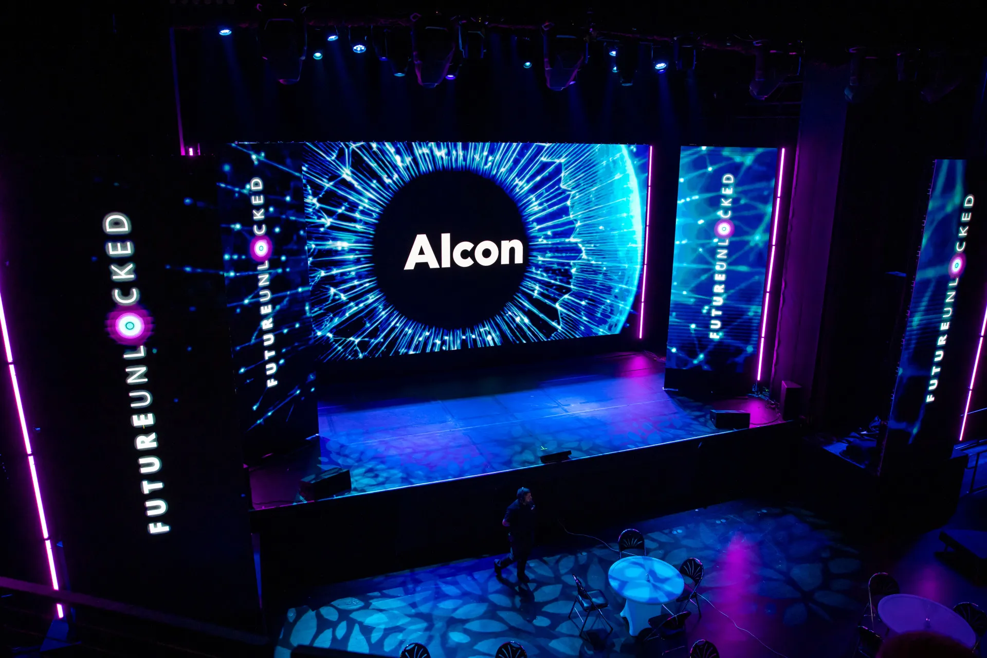 ALCON STAGE SET UP