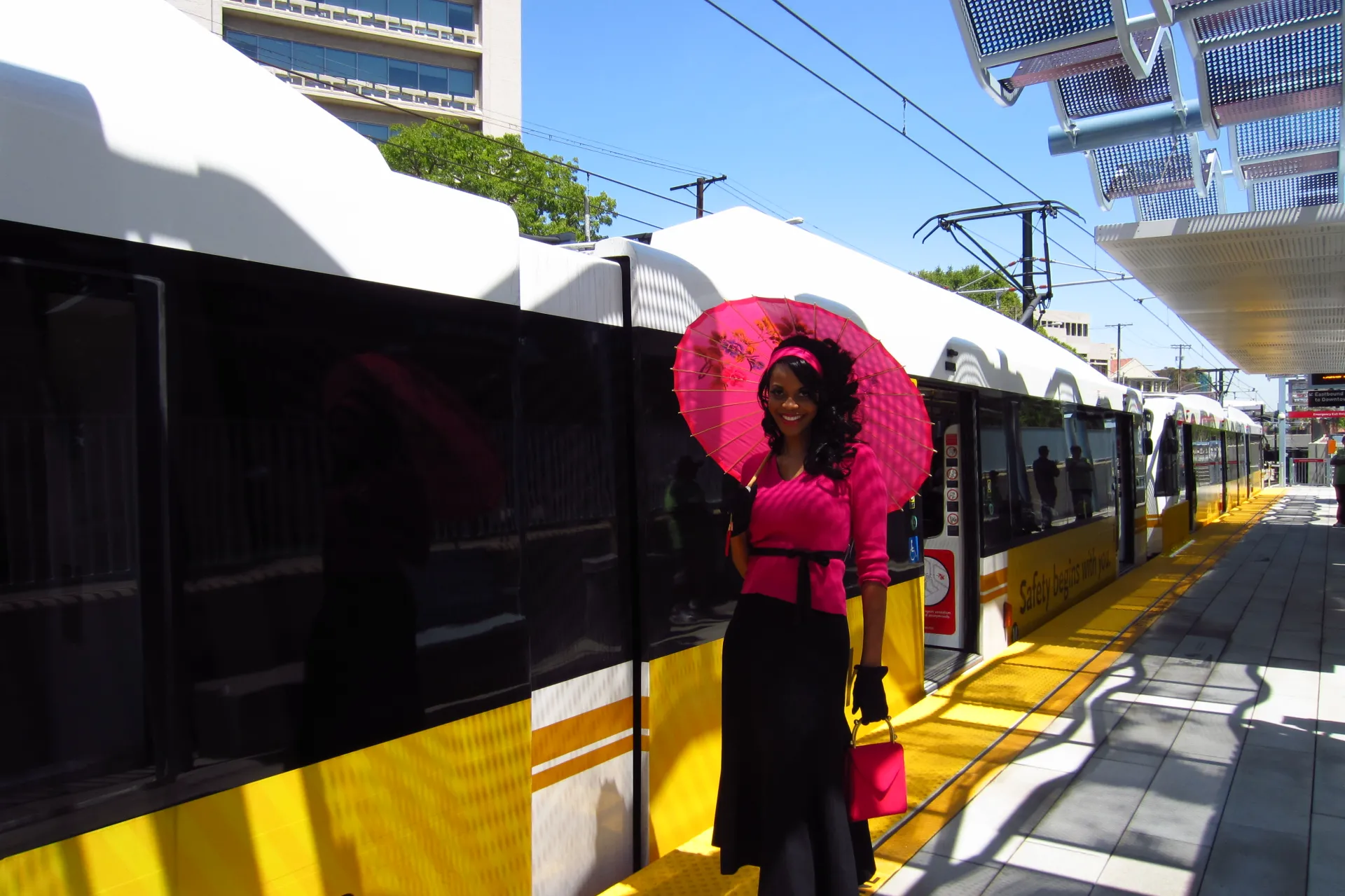 Metro Expo Line Girl