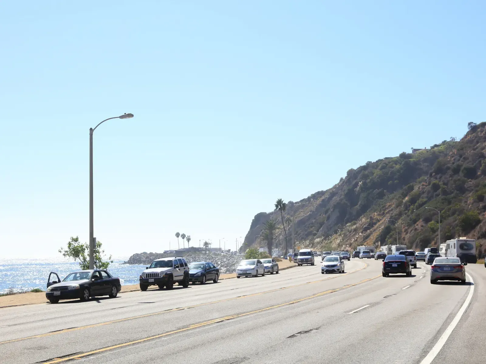 Driving on PCH, Malibu | Photo:  Yuri Hasegawa